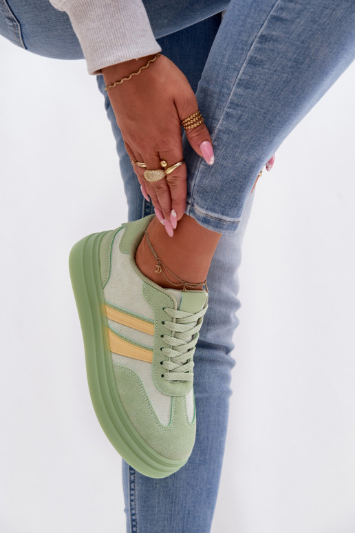 Scarpe modello sneakers Femminile con una piattaforma colore verde Galleria