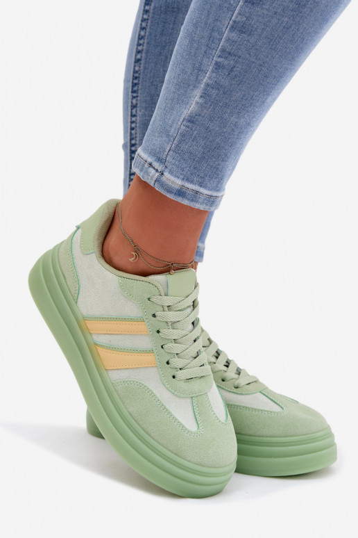 Scarpe modello sneakers Femminile con una piattaforma colore verde Galleria