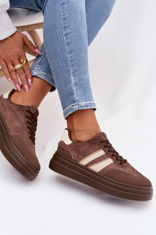 Scarpe modello sneakers Femminile con una piattaforma colore marrone Galleria