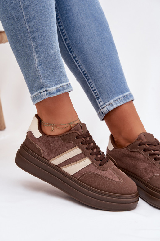 Scarpe modello sneakers Femminile con una piattaforma colore marrone Galleria