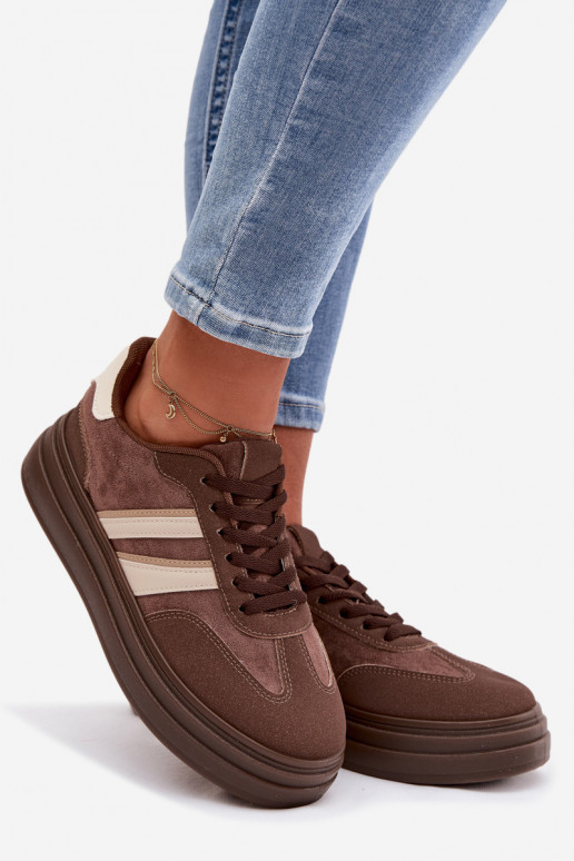 Scarpe modello sneakers Femminile con una piattaforma colore marrone Galleria