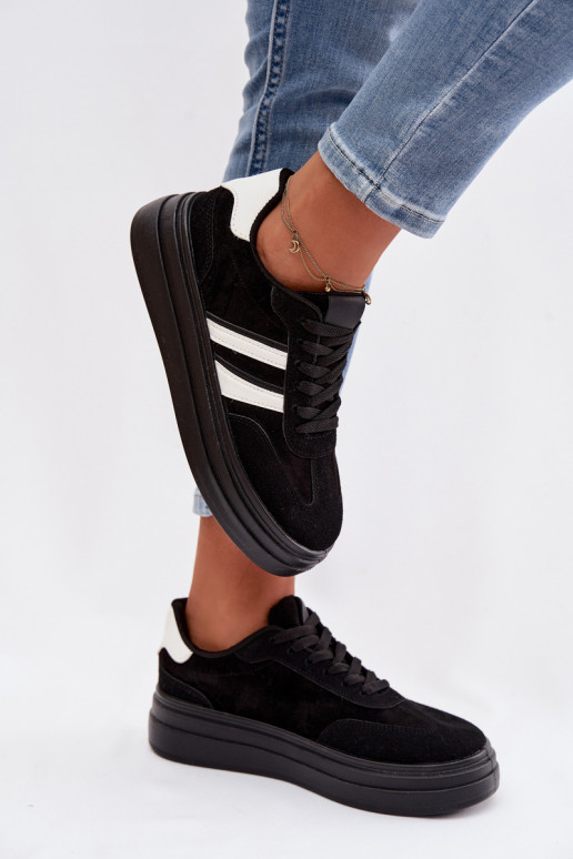 Scarpe modello sneakers Femminile con una piattaforma colore nero Galleria