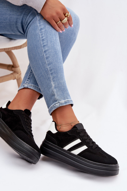 Scarpe modello sneakers Femminile con una piattaforma colore nero Galleria
