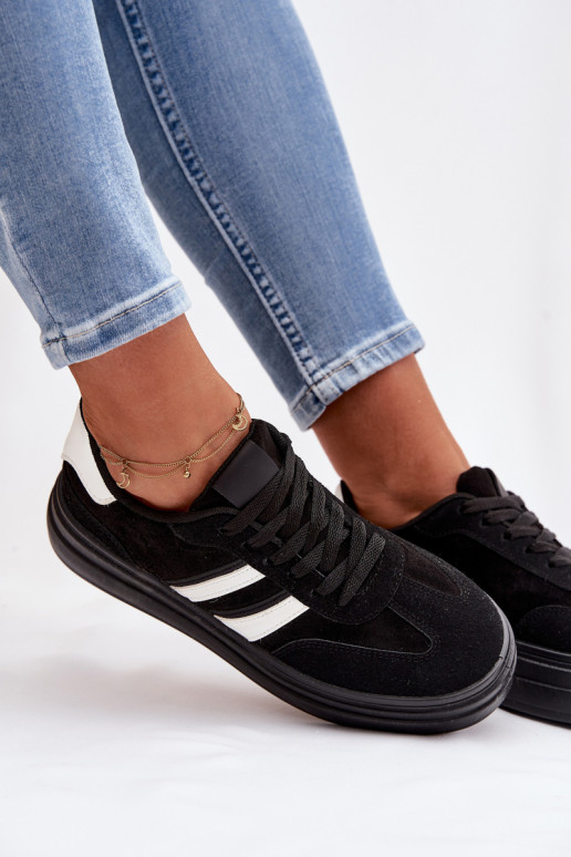 Scarpe modello sneakers Femminile con una piattaforma colore nero Galleria