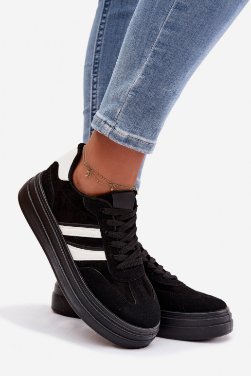 Scarpe modello sneakers Femminile con una piattaforma colore nero Galleria