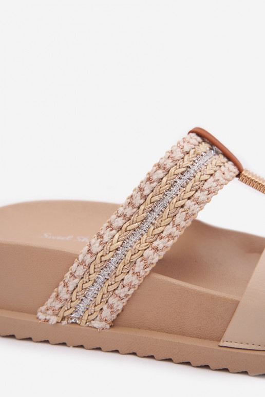 Pantofole da donna con una piattaforma con strisce I colore doratom Detalem beige Tahlia