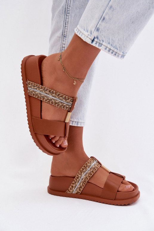 Pantofole da donna con una piattaforma con strisce I colore doratom Detalem colore marrone Tahlia