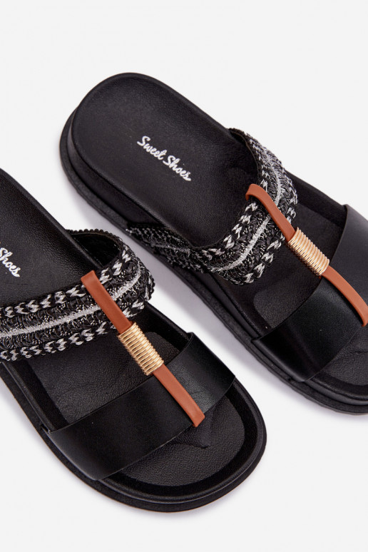 Pantofole da donna con una piattaforma con strisce I colore doratom Detalem colore nero Tahlia