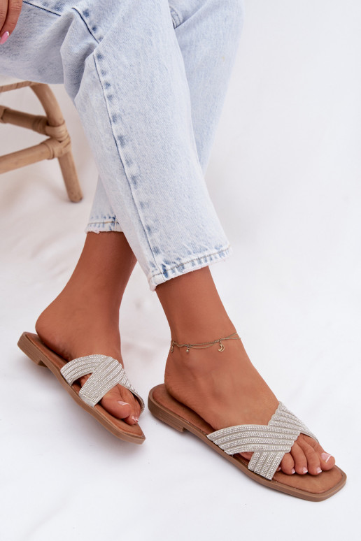 Pantofole da donna con tacchi larghi con gli occhi scintillanti color argento Zinnia