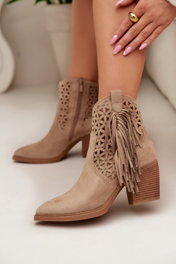 Stivaletti traforati in stile cowboy per donne con tacco e frange color sabbia Calissey