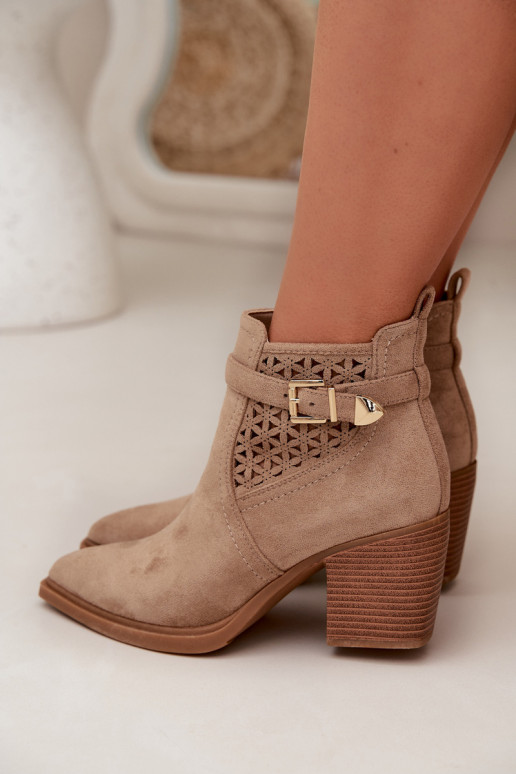 con elementi traforati Stivali da donna Traforatom Un esempio I Złotą con fibbie beige Deloriah