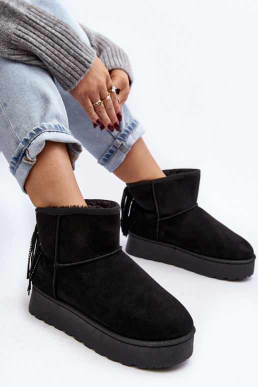 Femminile Stivali da neve con una piattaforma con frange colore nero Lirico