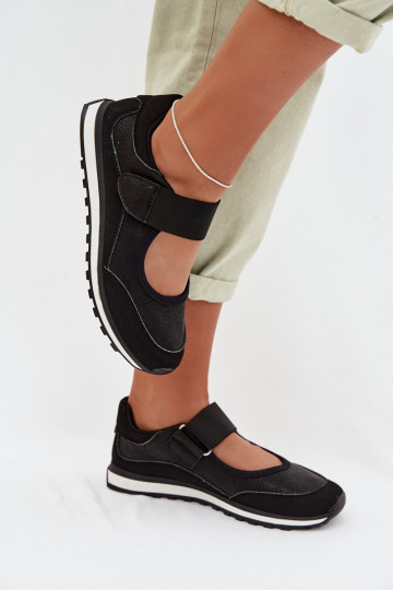 Scarpe dallo stile sportivo Femminile con chiusure adesive colore nero Aveliette