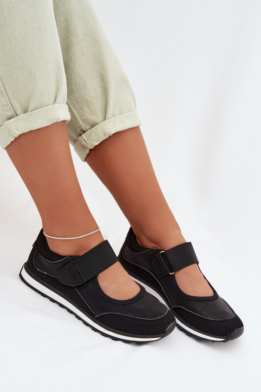 Scarpe dallo stile sportivo Femminile con chiusure adesive colore nero Aveliette