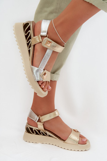 Sandali da donna Femminile con una piattaforma D&A CR61-3078 colore dorato