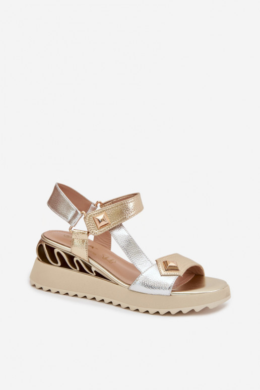 Sandali da donna Femminile con una piattaforma D&A CR61-3078 colore dorato