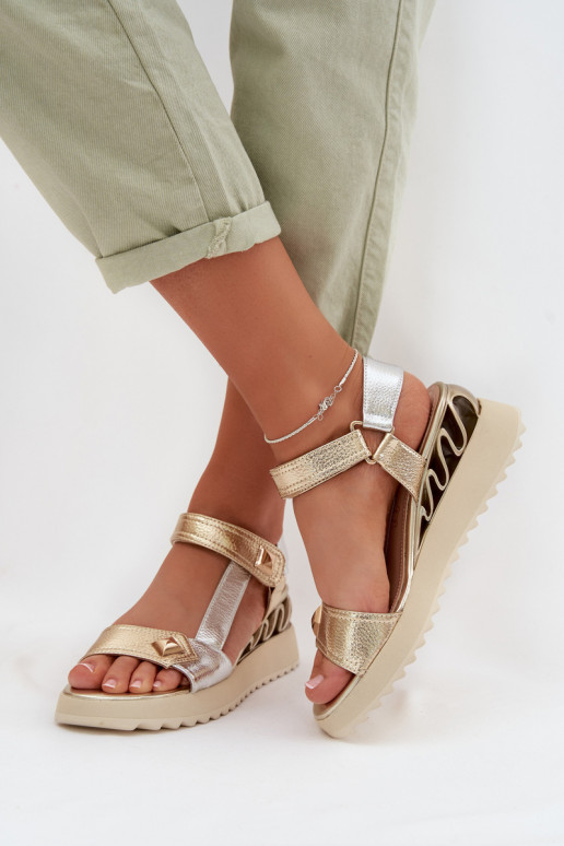 Sandali da donna Femminile con una piattaforma D&A CR61-3078 colore dorato