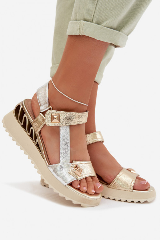 Sandali da donna Femminile con una piattaforma D&A CR61-3078 colore dorato