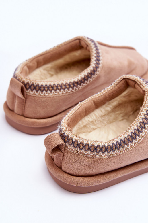 Femminile dalla pelle scamosciata pantofole con una pelliccia beige Polinna