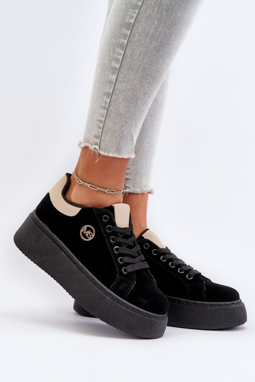 Scarpe modello sneakers Femminile con una piattaforma colore nero Eshen