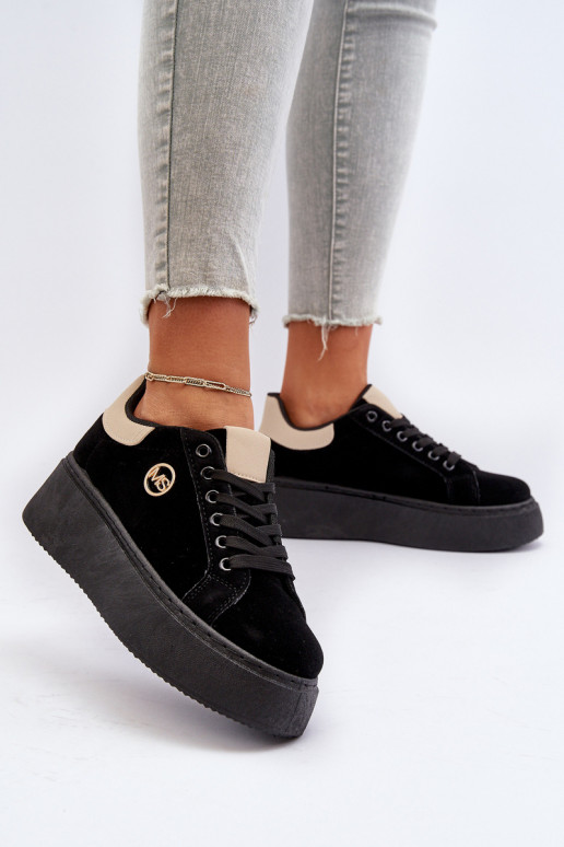 Scarpe modello sneakers Femminile con una piattaforma colore nero Eshen