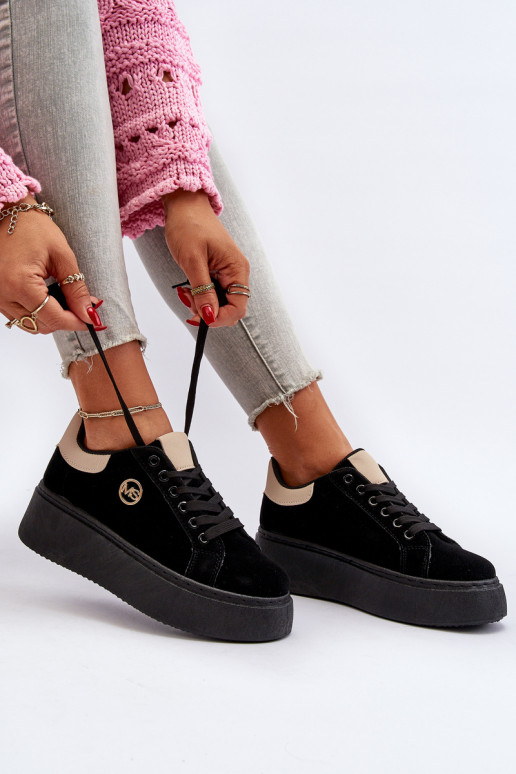 Scarpe modello sneakers Femminile con una piattaforma colore nero Eshen