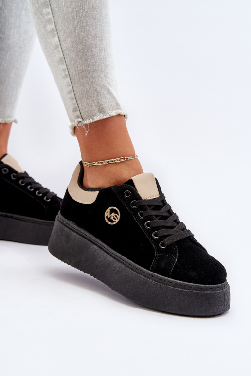Scarpe modello sneakers Femminile con una piattaforma colore nero Eshen