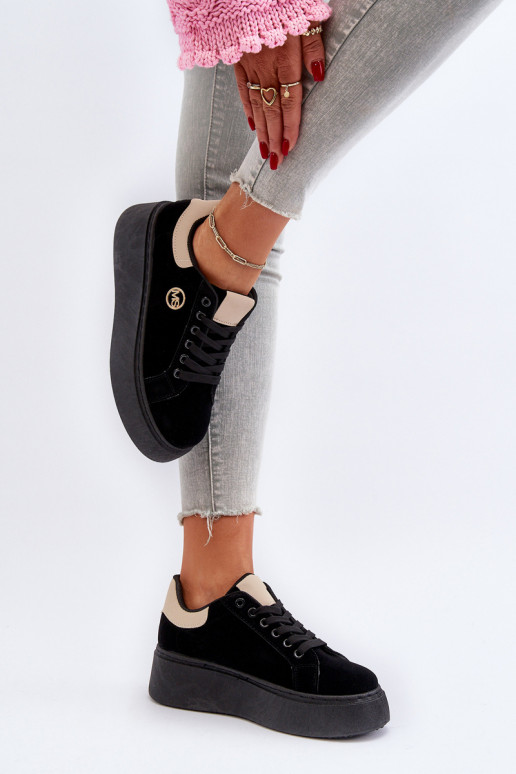 Scarpe modello sneakers Femminile con una piattaforma colore nero Eshen