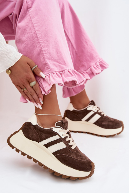 Scarpe modello sneakers dalla pelle scamosciata con una piattaforma D&A GR61-5986 CzekoladoAe