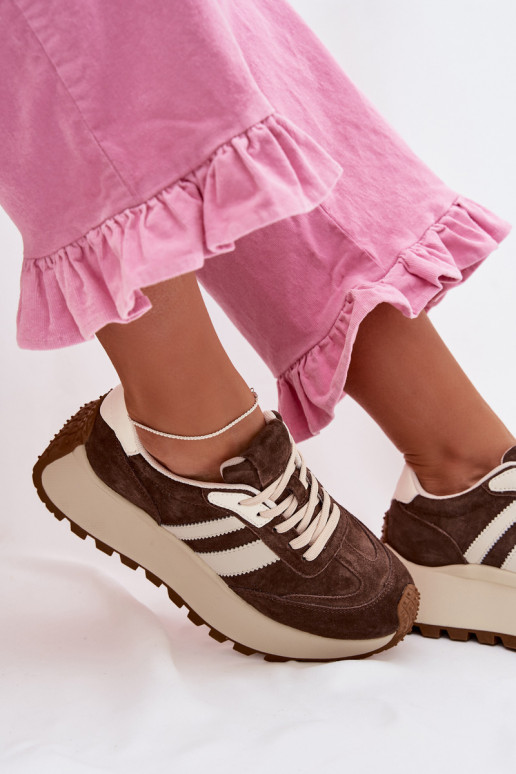 Scarpe modello sneakers dalla pelle scamosciata con una piattaforma D&A GR61-5986 CzekoladoAe