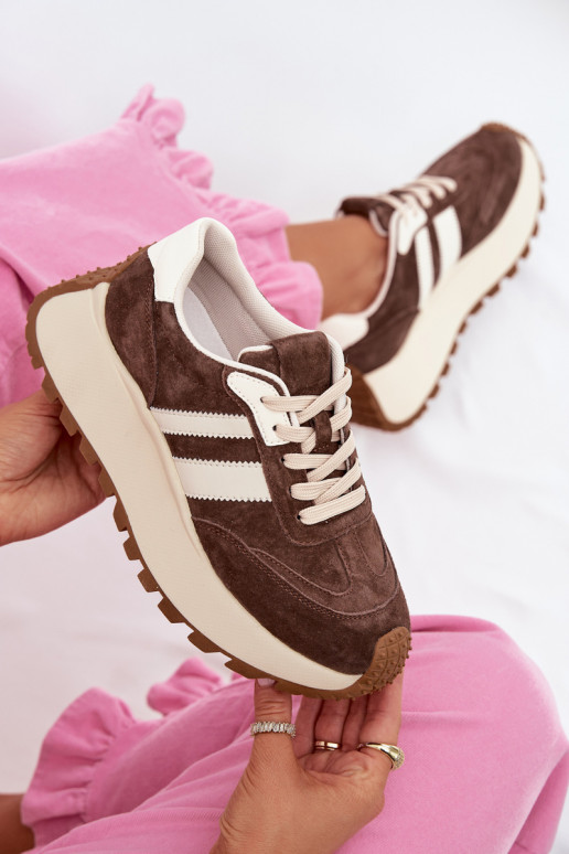 Scarpe modello sneakers dalla pelle scamosciata con una piattaforma D&A GR61-5986 CzekoladoAe