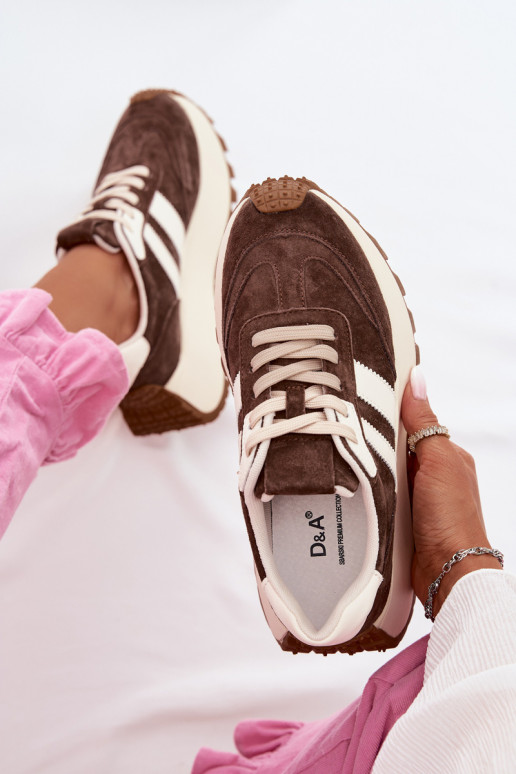 Scarpe modello sneakers dalla pelle scamosciata con una piattaforma D&A GR61-5986 CzekoladoAe