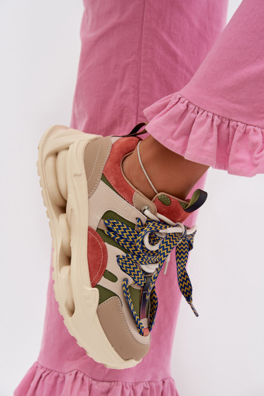 Pelle Scarpe modello sneakers Femminile con una piattaforma D&A CR61-3133 beige