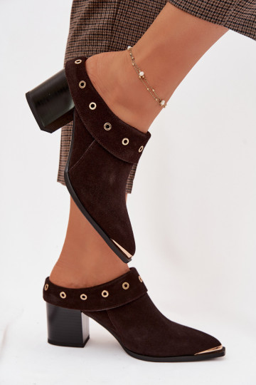 Pantofole in camoscio stile cowboy con tacco D&A CR61-3059 color cioccolato
