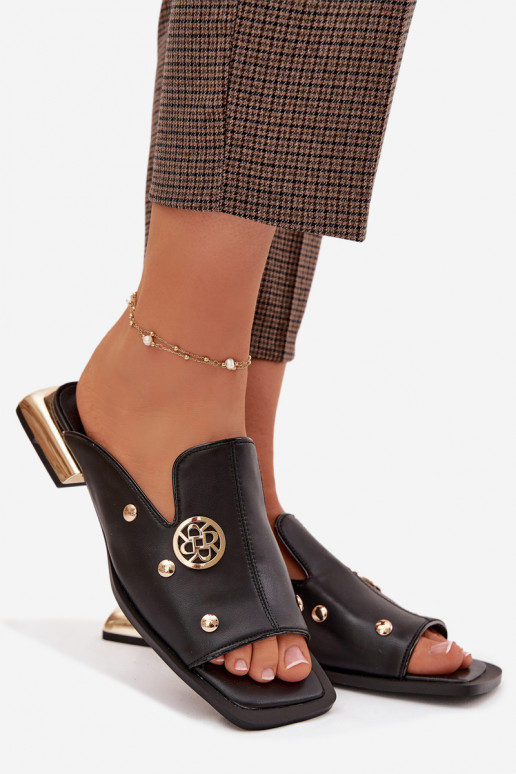 Pantofole in pelle Ze colore doratomi Ozdobami D&A CR61-3060 colore nero