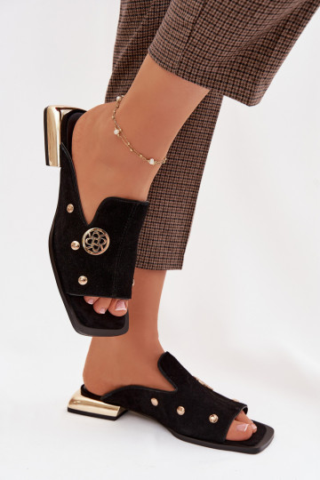 pantofole in pelle scamosciata Ze colore doratomi Ozdobami D&A CR61-3061 colore nero