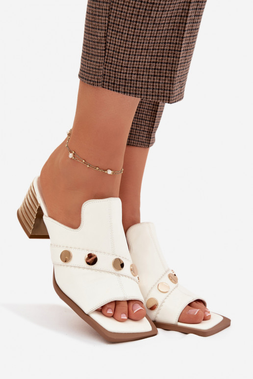 Pantofole in pelle con i tacchi con tacchi decorati D&A CR61-3063 Colore bianco