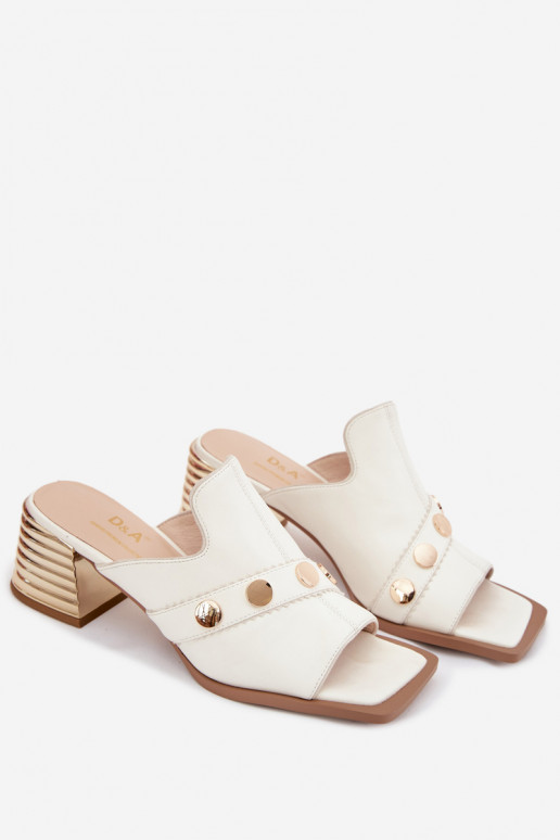 Pantofole in pelle con i tacchi con tacchi decorati D&A CR61-3063 Colore bianco