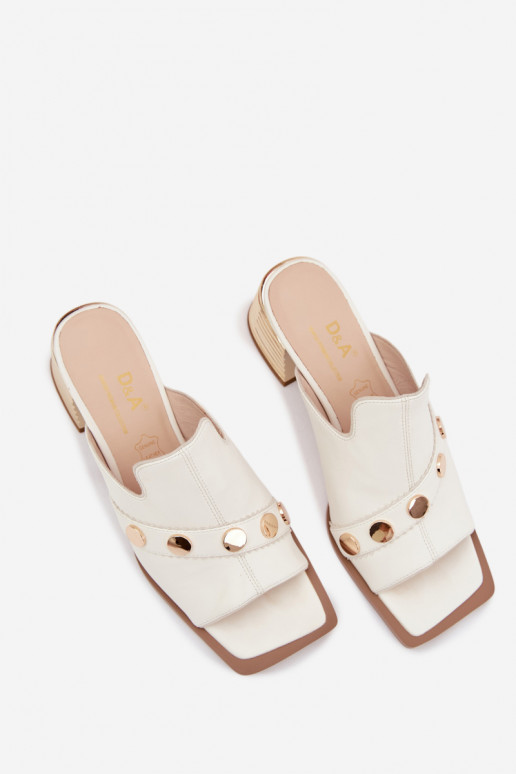 Pantofole in pelle con i tacchi con tacchi decorati D&A CR61-3063 Colore bianco