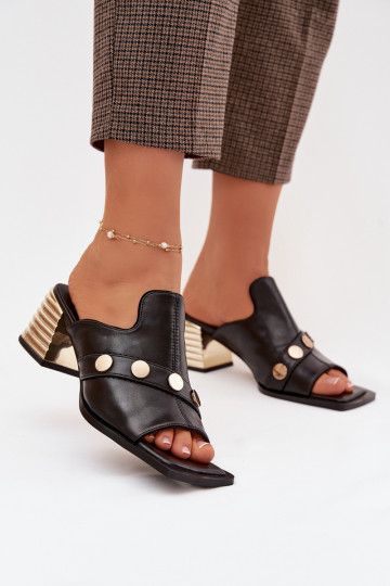 Pantofole in pelle con tacco e tacchi decorati D&A CR61-3063 neri 2