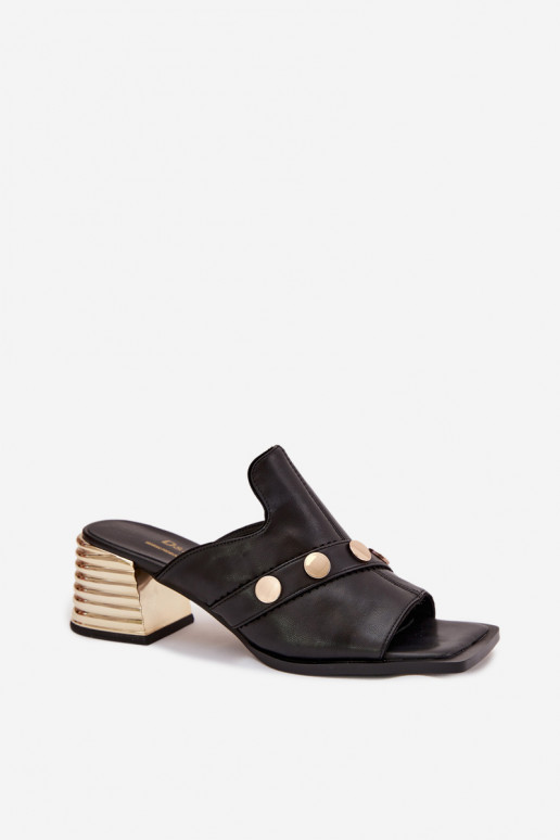 Pantofole in pelle con i tacchi con tacchi decorati D&A CR61-3063 colore nero