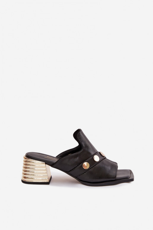 Pantofole in pelle con i tacchi con tacchi decorati D&A CR61-3063 colore nero