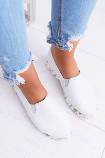 Femminile scarpe Deveciejka Un modello convincente Pelle Colore bianco 03512-11 2