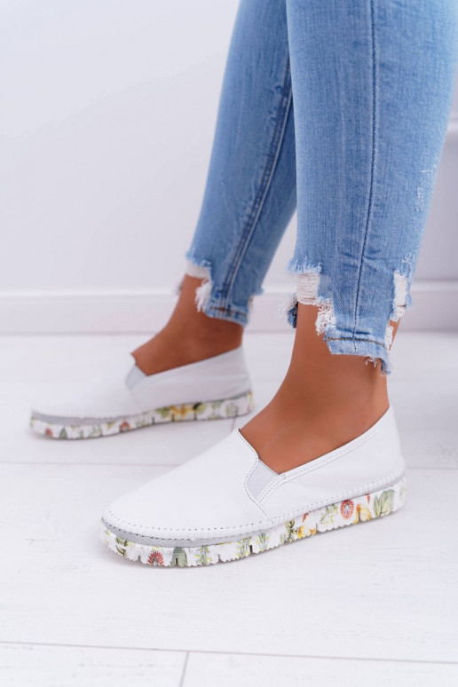 Femminile scarpe Deveciejka Un modello convincente Pelle Colore bianco 03512-11