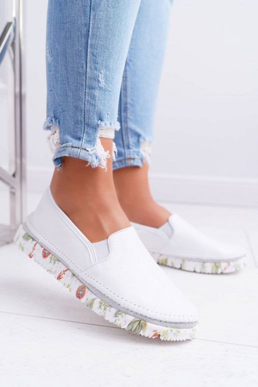 Femminile scarpe Deveciejka Un modello convincente Pelle Colore bianco 03512-11