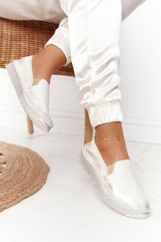 Femminile scarpe Deveciejka Un modello convincente Pelle colore dorato 03512-25