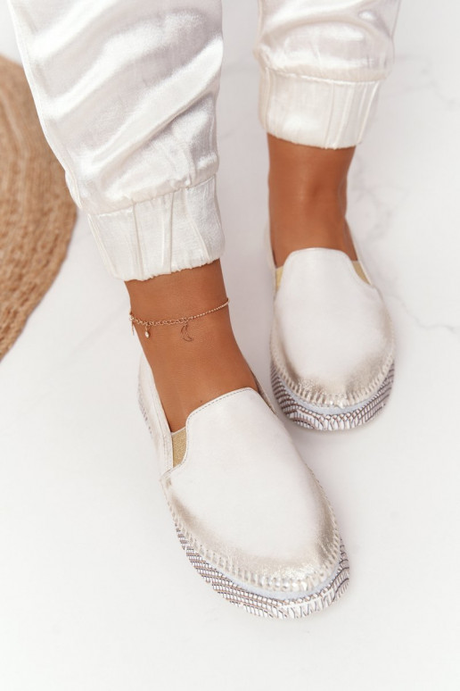 Femminile scarpe Deveciejka Un modello convincente Pelle colore dorato 03512-25