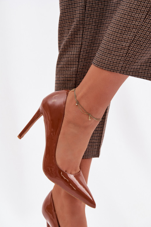 con effetto vernice scarpe col tacco alto in ecopelle colore marrone Jonira