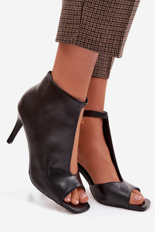 Sandali da donna con tacchi sottili colore nero Helira