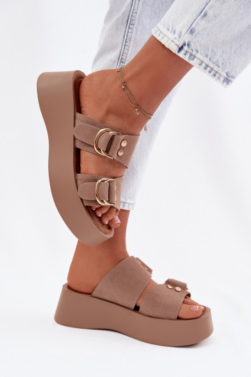Pantofole da donna con una piattaforma Ze colore doratomi con fibbiemi beige Nelirae